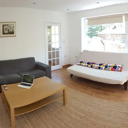 Stunning Place With 4 Beds Surrounded By A Golf Course