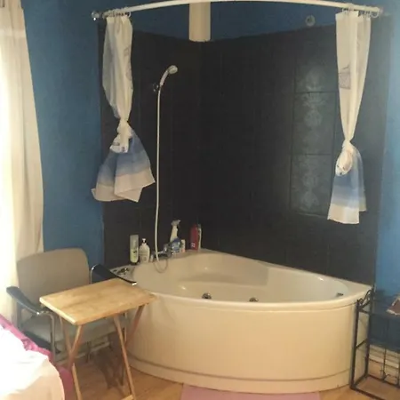 Spacious Town House בית אירוח