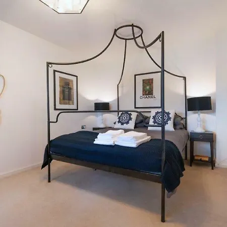 בית נופש Homesworth Stays - Dunham House *