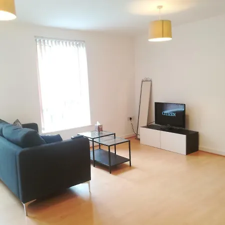 Central 2 Bedroom Flat In The Heart Of Mmu Campus Apartment *