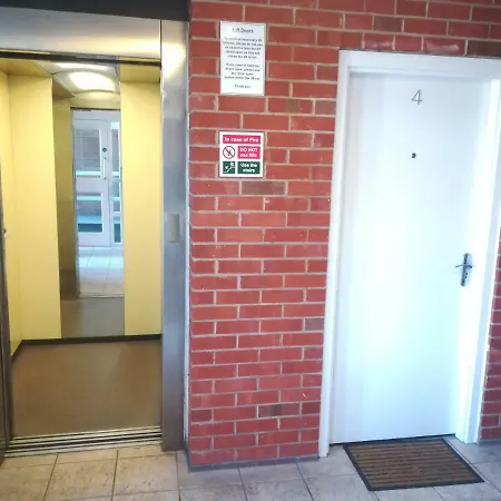 Central 2 Bedroom Flat In The Heart Of Mmu Campus Apartment *