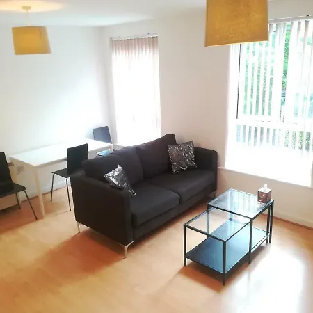 Apartment Central 2 Bedroom Flat In The Heart Of Mmu Campus *