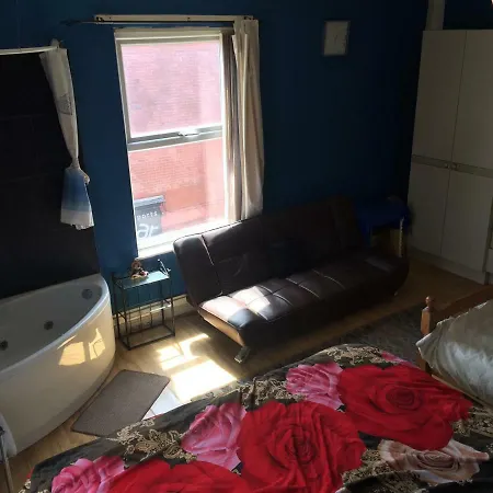 בית אירוח Spacious Town House מנצ'סטר