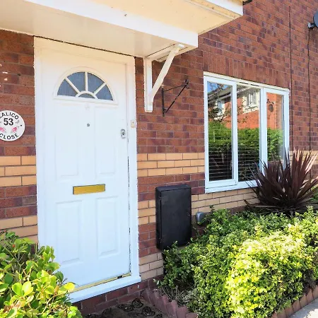 Beautiful 3-bed House Close To Central Holiday home *