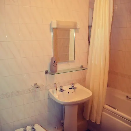 Merchants Quay Apartment *