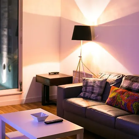 Lovely 2 Bedroom Salford Quay