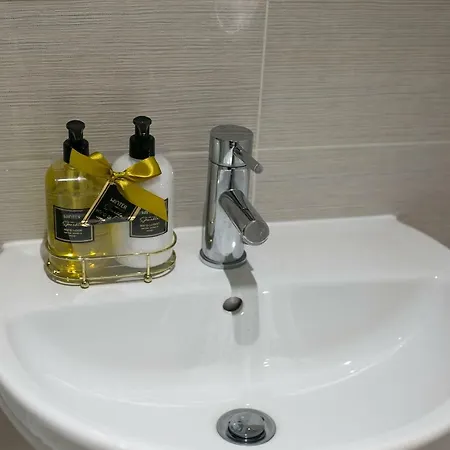 Lovely 2 Bedroom Salford Quay Μάντσεστερ
