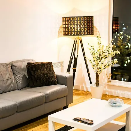 Lovely 2 Bedroom Salford Quay Διαμέρισμα *