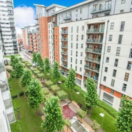 1 Bedroom Close To Arena *