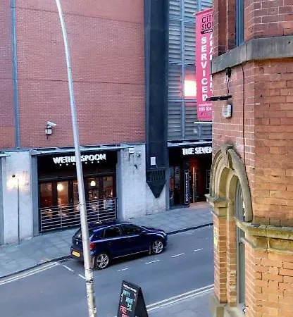 Spacious Shude Hill With Balcony *