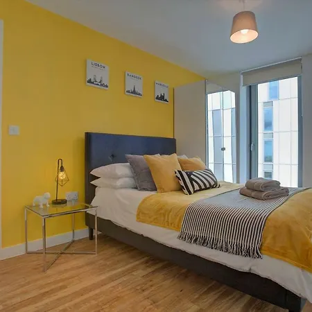 The Gem Of The Quays - Free Parking Apartment Manchester