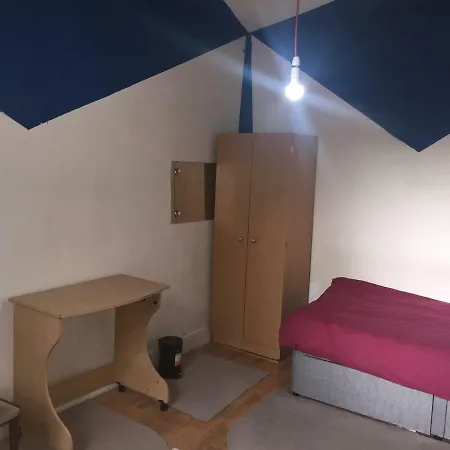 Spacious Town House * מנצ'סטר