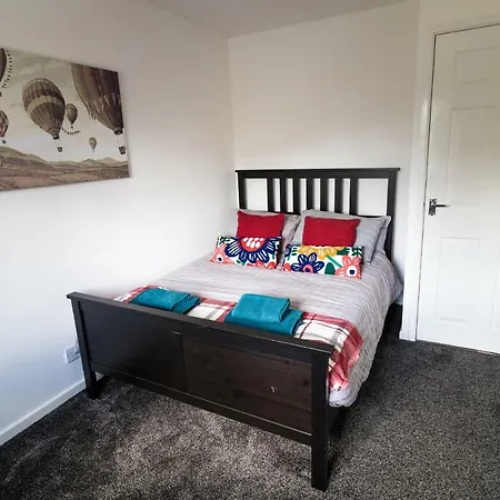 Ideal Next To Queens Park, *