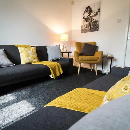 Ideal Next To Queens Park, Holiday home