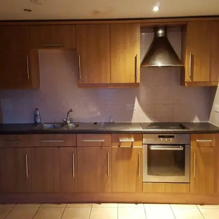 Cozy On Hyde Road In Belle Vue *