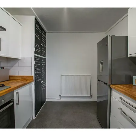 1br Apt Sleeps 4! Minutes From Central Apartment *
