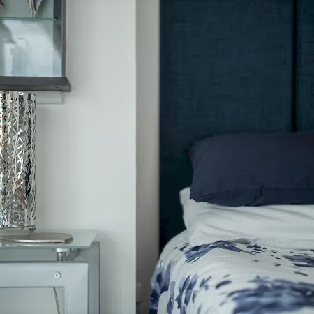 Stunning Modern 1br Apt W/ Balcony, Central Manc Διαμέρισμα
