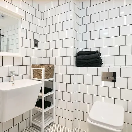 Manere Group - Tib Street Apartment *