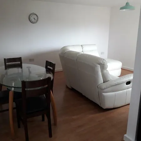 Delightful 2 X Bedroom *