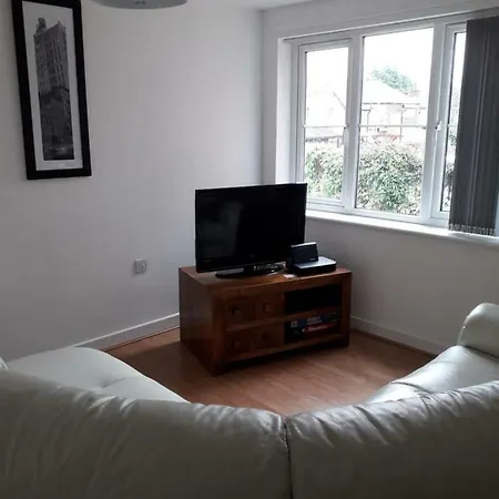 Delightful 2 X Bedroom Apartment *