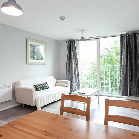 Superb Apt. Sleeps 4 Close To Ethiad Stadium
