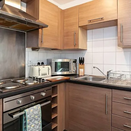 Superb Apt. Sleeps 4 Close To Ethiad Stadium Apartment Manchester