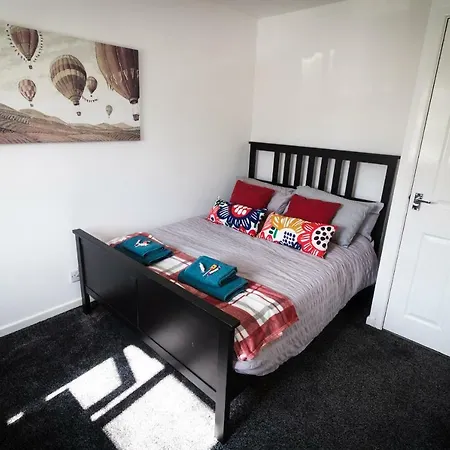 Ideal Next To Queens Park, Manchester