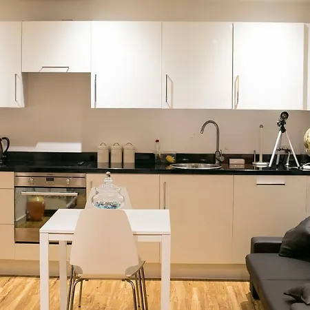 Lovely 2 Bedroom Salford Quay * Μάντσεστερ