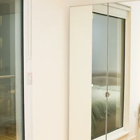 Lovely 2 Bedroom Salford Quay