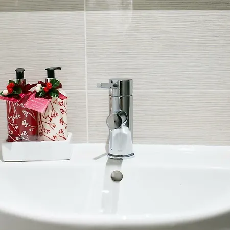 Διαμέρισμα Lovely 2 Bedroom Salford Quay *