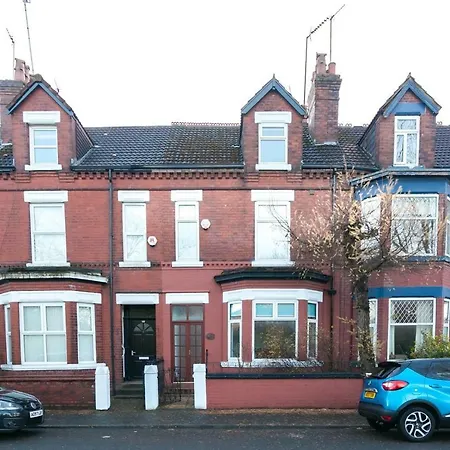 New 6 Bed House 15 Min From Manchester! Free Parking