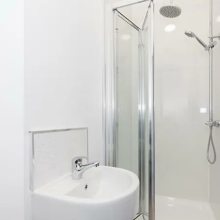 New 6 Bed House 15 Min From Manchester! Free Parking Дом отдыха *