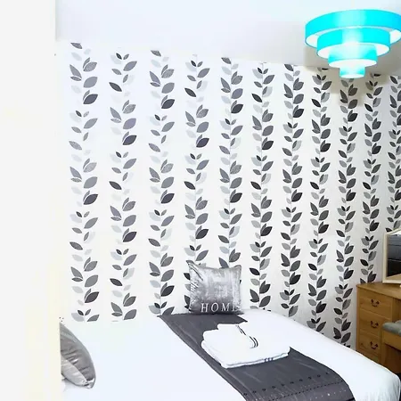 Richflo Apartment *