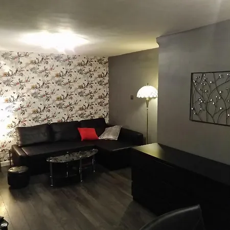 Two-storey Semi-detached House For Up To 6 People Manchester