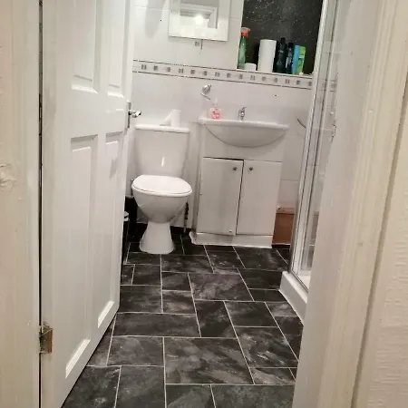 Апартаменты 4 Bedrooms Luxury Spacious House Манчестер