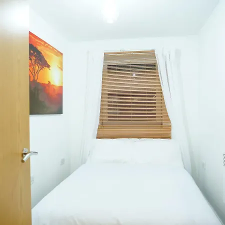 ★modish 2br Apt| Free Parking | 5min Mcr City Ctr