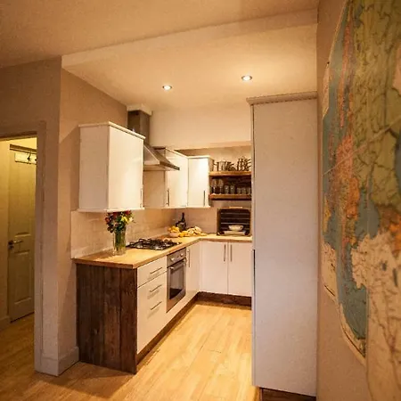 The Strawberry - B Apartment Manchester
