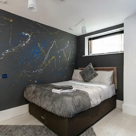 Manere Group - Tib Street Apartment *