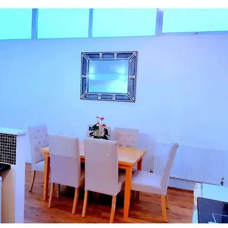 Апартаменты City Center Large Group House *