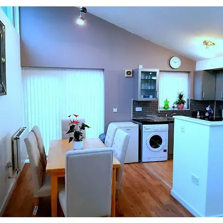 City Center Large Group House Апартаменты *