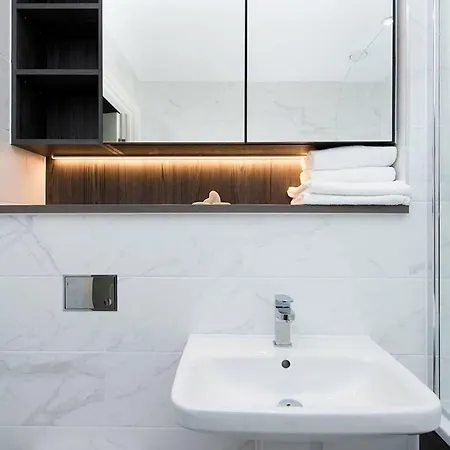 Апартаменты Gorgeous 3br In The Heart Of
