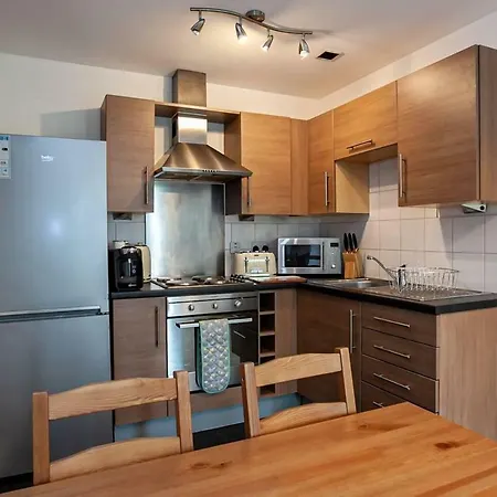 Superb Apt. Sleeps 4 Close To Ethiad Stadium Apartment *