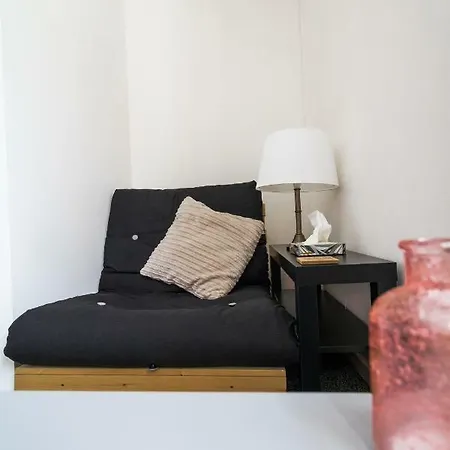 Ideal Next To Queens Park, Holiday home Manchester