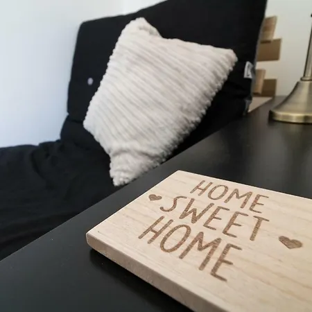 Ideal Next To Queens Park, Holiday home Manchester