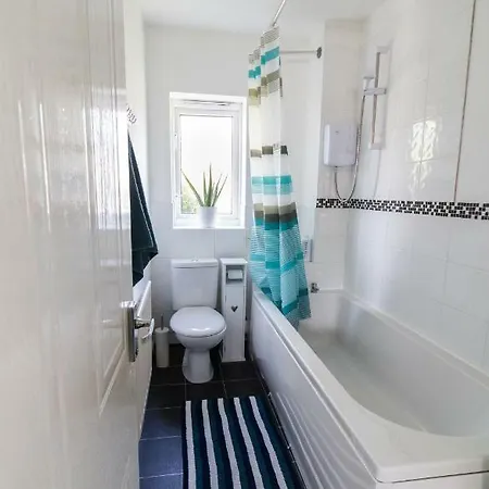 Ideal Next To Queens Park, *