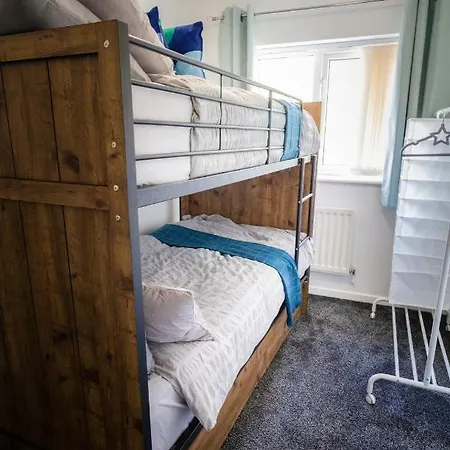 Ideal Next To Queens Park, Holiday home
