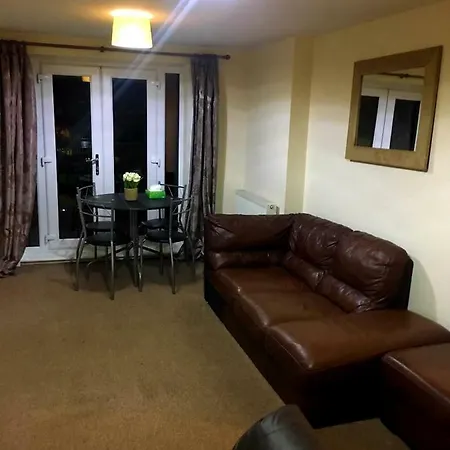 Spacious 2bedroom Near City Centre *