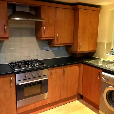 Apartment Spacious 2bedroom Near City Centre *
