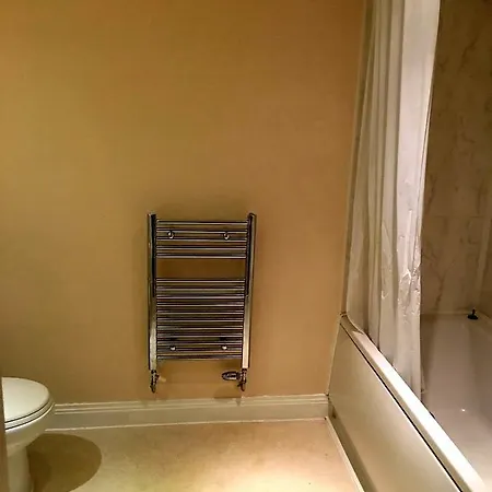Spacious 2bedroom Near City Centre Apartment *