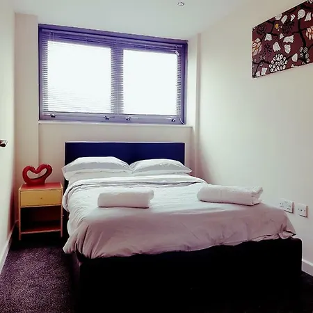 Spacious 2bedroom Near City Centre Apartment *